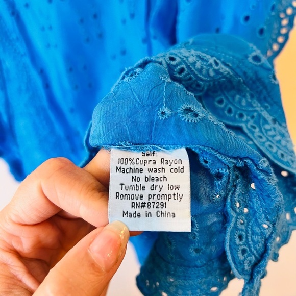 JOHNNY WAS KEYHOLE PONCHO TOP - Eyelet Blue - Picture 7 of 9